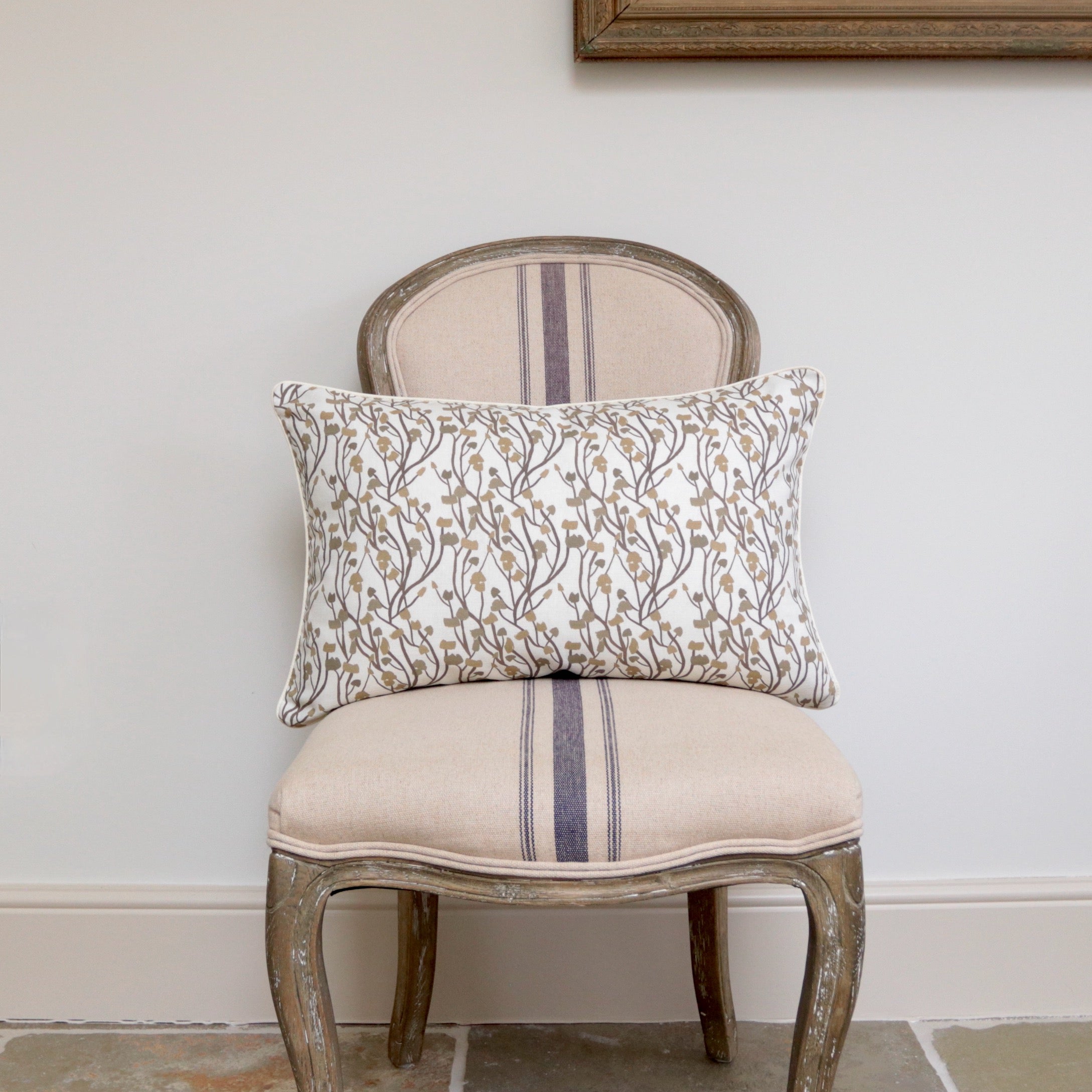 Flowerstem Cushion