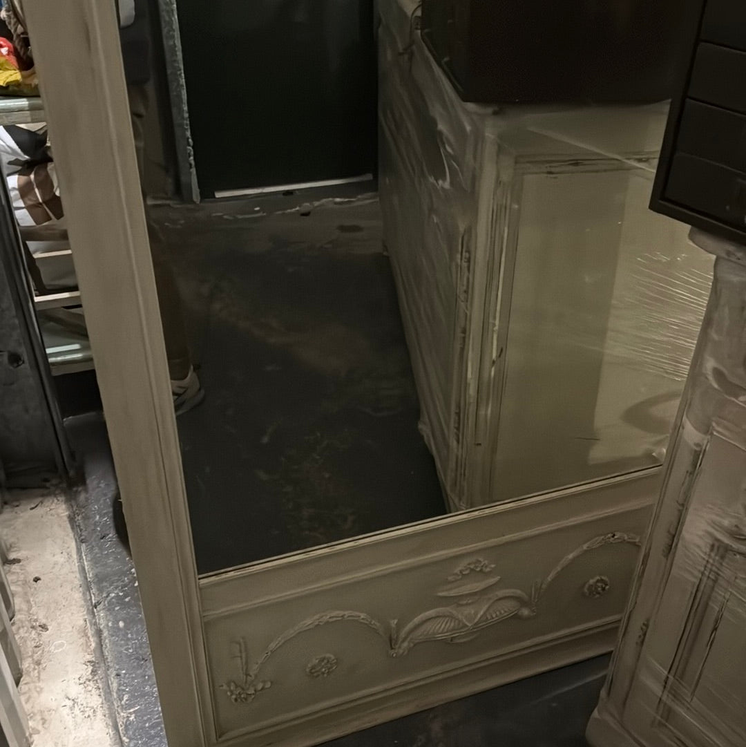 White mirror